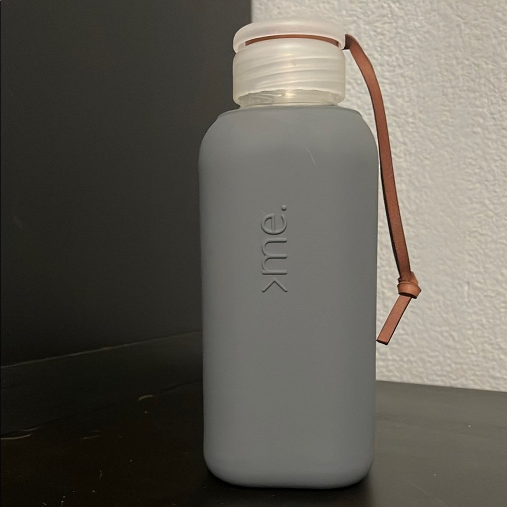 Squireme Silicone Water Bottle with Strap - Gray